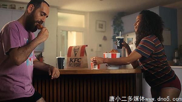 英国肯德基外卖服务创意宣传片拍摄“葛优躺吃肯德基”